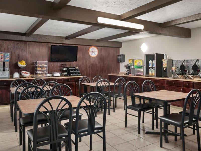 Howard Johnson By Wyndham Appleton Exterior foto